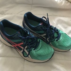 ASIC women’s running shoe